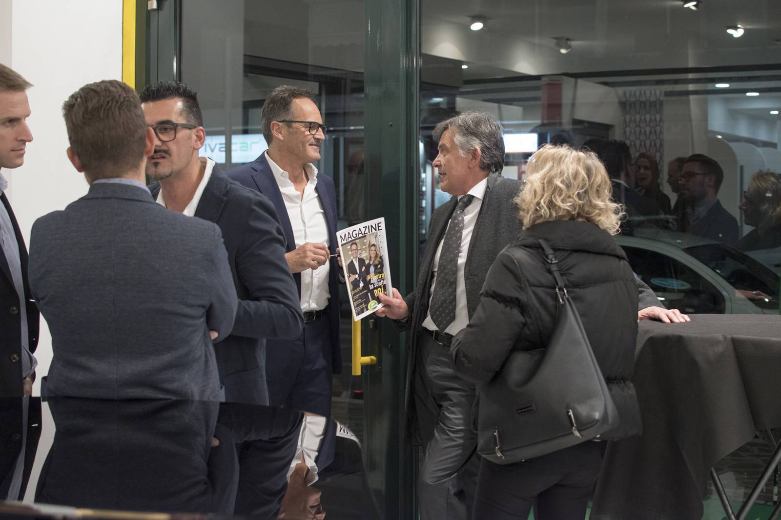 Graziano Di Pietro, Project Manager di Centro Italia Infissi, parla con Mauro Frattarelli, Area Manager del Primo Studio Partner Finstral